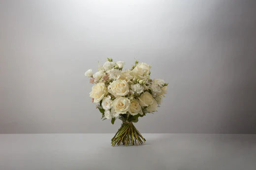 Guide to Sending White Roses for Pure and Elegant Gestures